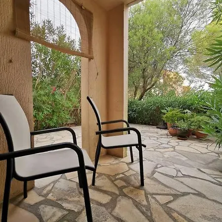 Avec Terrasse En Rez-de-jardin Dans Avec Piscine, Tennis Et Aire De Jeux Apartamento