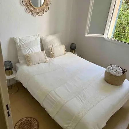 Apartment Avec Terrasse En Rez-de-jardin Dans Avec Piscine, Tennis Et Aire De Jeux *