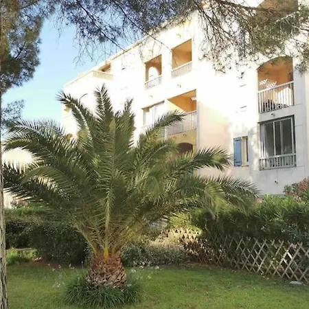 Avec Terrasse En Rez-de-jardin Dans Avec Piscine, Tennis Et Aire De Jeux * Fréjus
