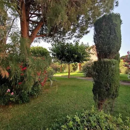 Apartment Avec Terrasse En Rez-de-jardin Dans Avec Piscine, Tennis Et Aire De Jeux Frejus